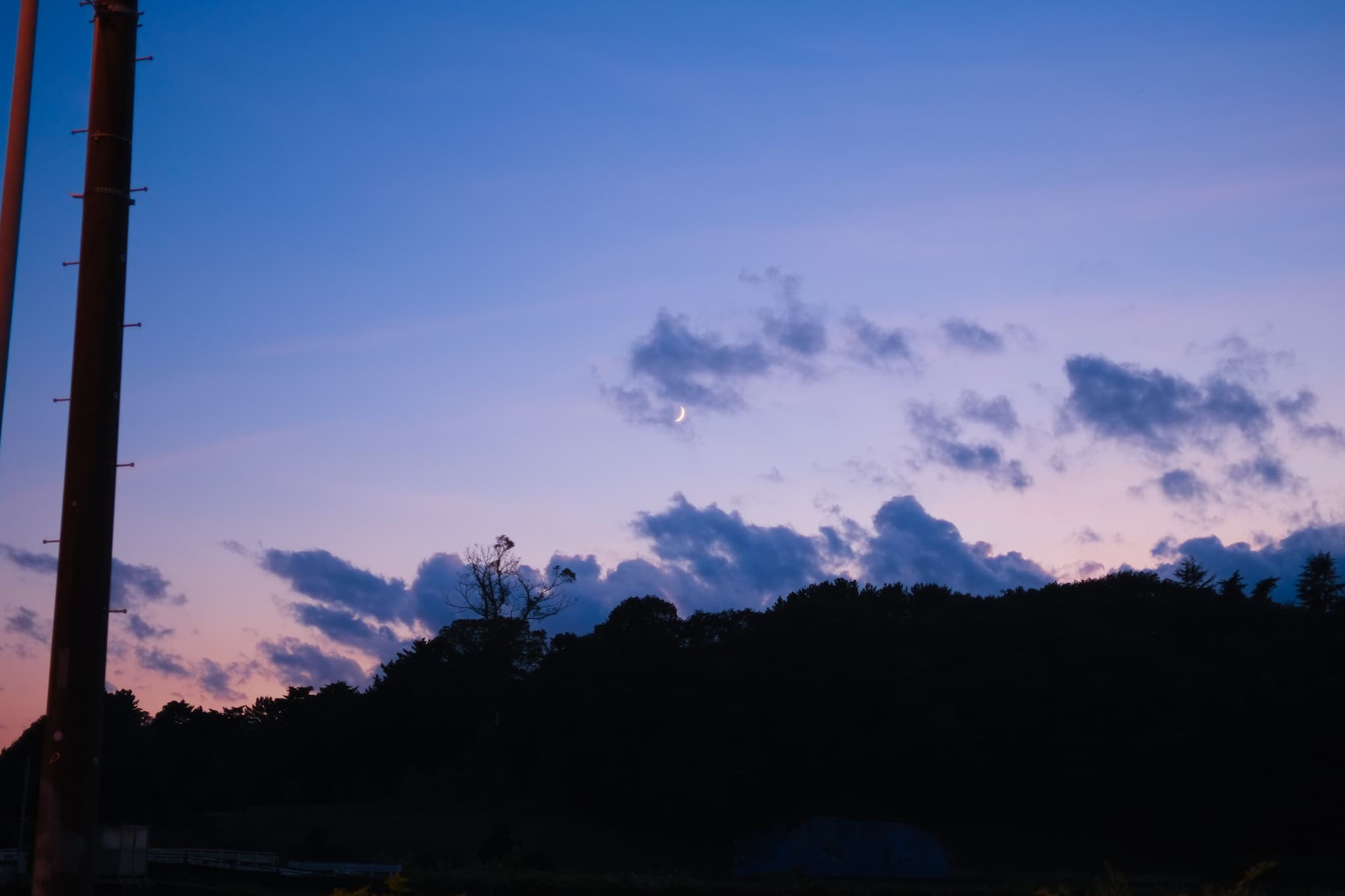 厚木、三日月の夕景